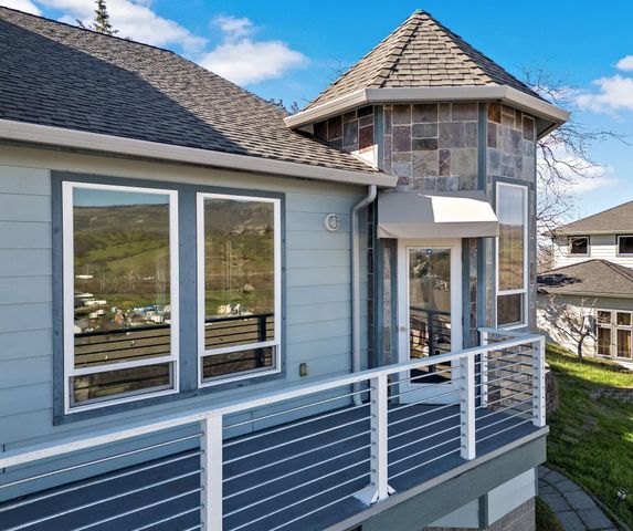 454 Elm Street, Phoenix, OR 97535