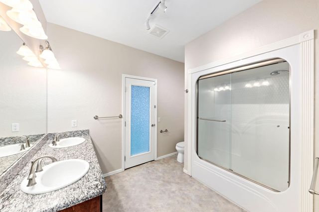 454 Elm Street, Phoenix, OR 97535