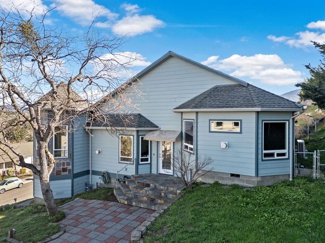 454 Elm Street, Phoenix, OR 97535