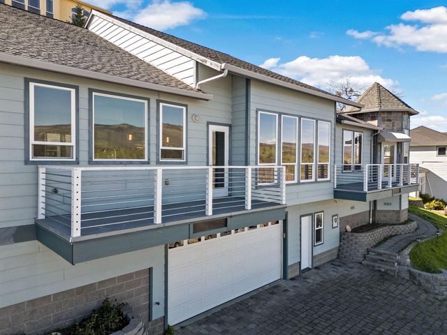 454 Elm Street, Phoenix, OR 97535