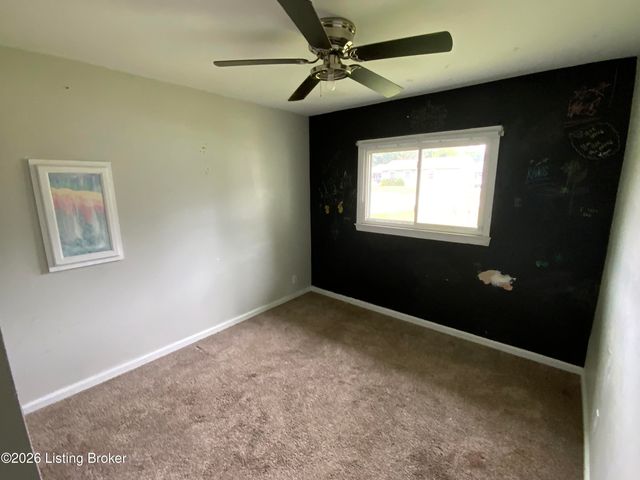 141 Meadowood Rd, Louisville, KY 40229