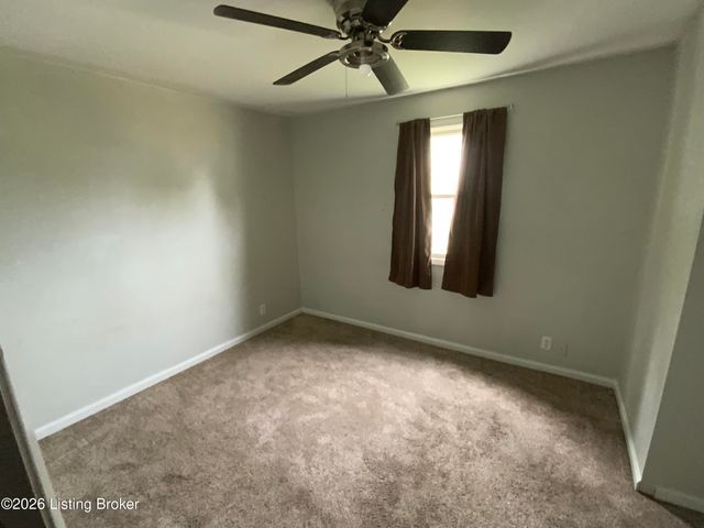 141 Meadowood Rd, Louisville, KY 40229