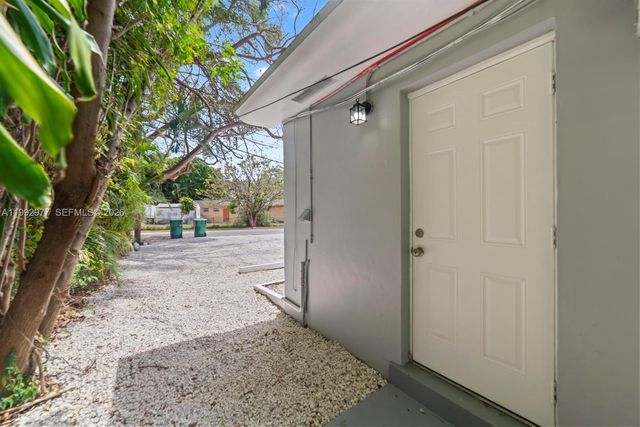 2457 NE 183rd St 2457, North Miami Beach, FL 33160