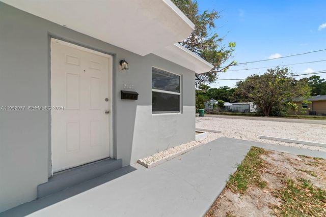 2457 NE 183rd St 2457, North Miami Beach, FL 33160