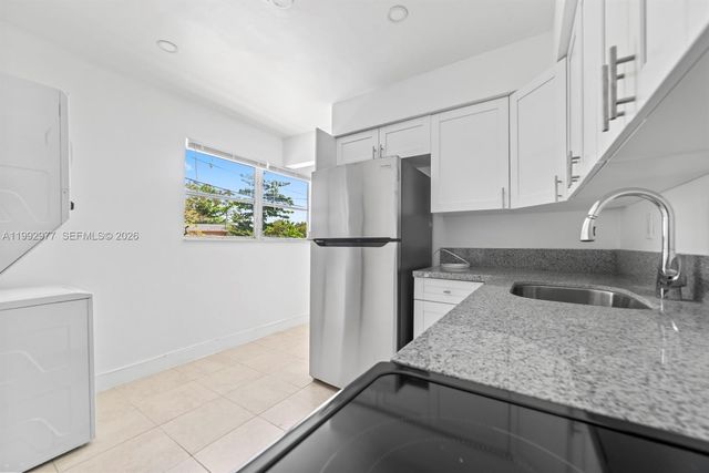 2457 NE 183rd St 2457, North Miami Beach, FL 33160