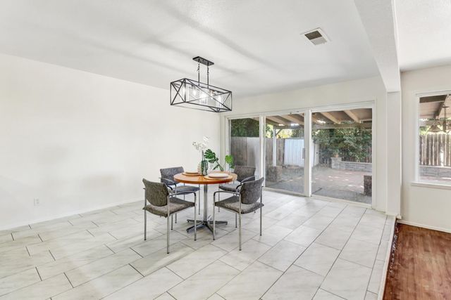 8046 Grandstaff, Sacramento, CA 95823