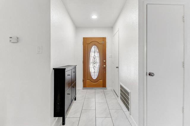 8046 Grandstaff, Sacramento, CA 95823