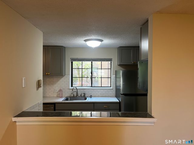 38 North Main Street 31, West Hartford, CT 06107