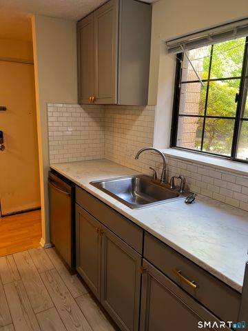 38 North Main Street 31, West Hartford, CT 06107