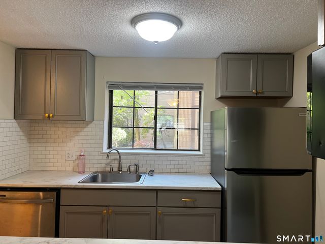 38 North Main Street 31, West Hartford, CT 06107