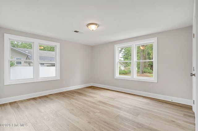 615 S Raleigh Street, Wallace, NC 28466