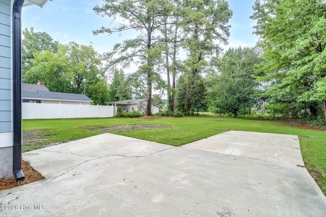 615 S Raleigh Street, Wallace, NC 28466