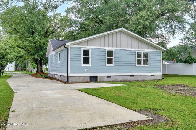 615 S Raleigh Street, Wallace, NC 28466