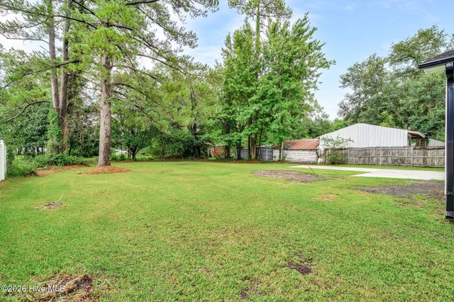 615 S Raleigh Street, Wallace, NC 28466