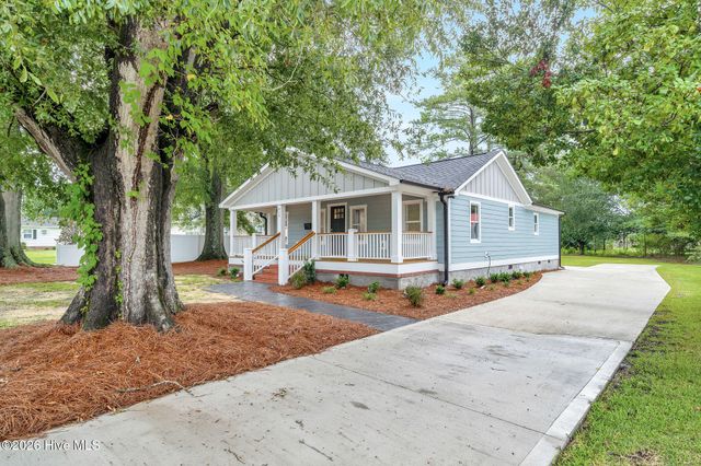 615 S Raleigh Street, Wallace, NC 28466