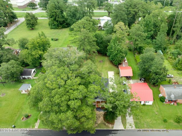 615 S Raleigh Street, Wallace, NC 28466