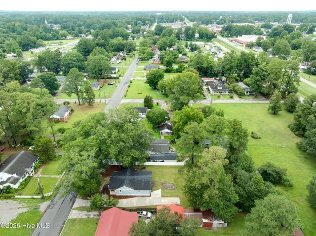 615 S Raleigh Street, Wallace, NC 28466