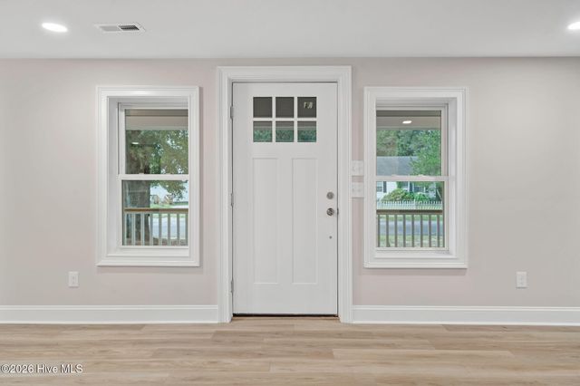 615 S Raleigh Street, Wallace, NC 28466