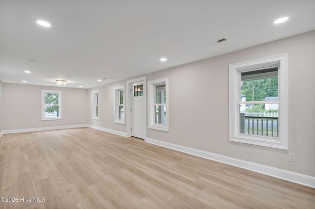 615 S Raleigh Street, Wallace, NC 28466
