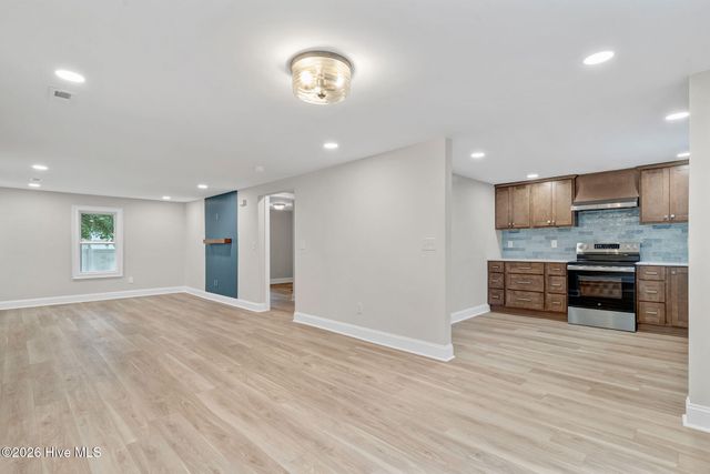 615 S Raleigh Street, Wallace, NC 28466
