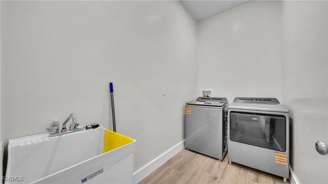 1726 SW 36th TER, Cape Coral, FL 33914