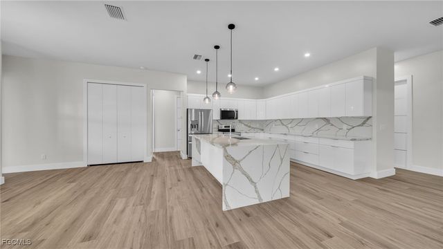 1726 SW 36th TER, Cape Coral, FL 33914