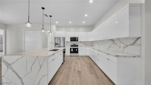 1726 SW 36th TER, Cape Coral, FL 33914