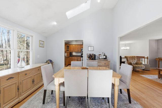 37 Woodlawn Dr, Sturbridge, MA 01566