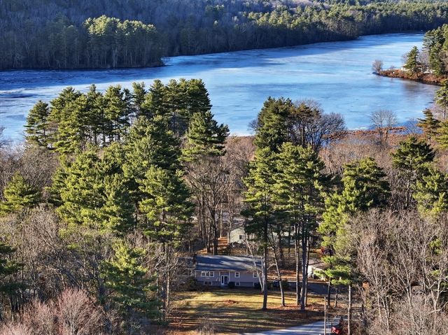 37 Woodlawn Dr, Sturbridge, MA 01566