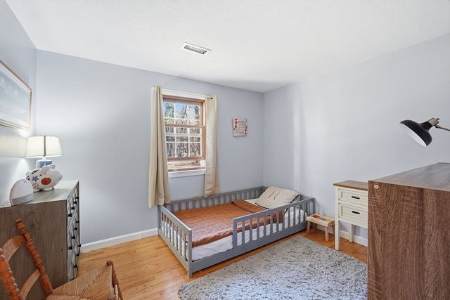 37 Woodlawn Dr, Sturbridge, MA 01566