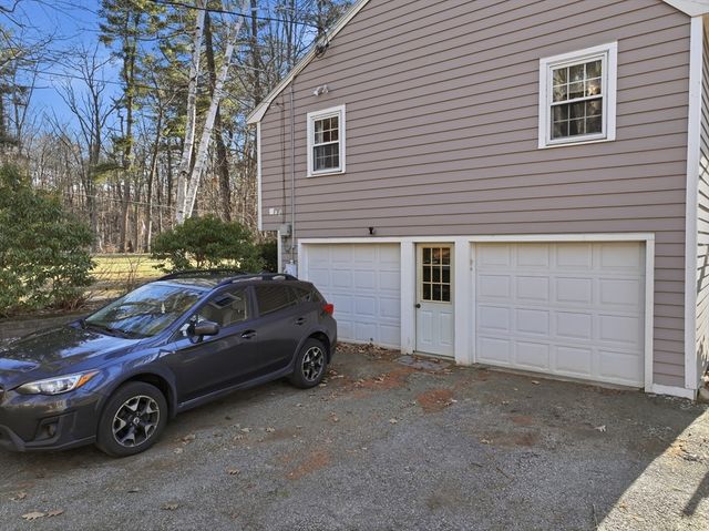 37 Woodlawn Dr, Sturbridge, MA 01566