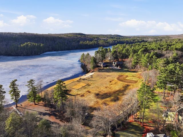 37 Woodlawn Dr, Sturbridge, MA 01566