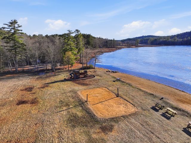 37 Woodlawn Dr, Sturbridge, MA 01566