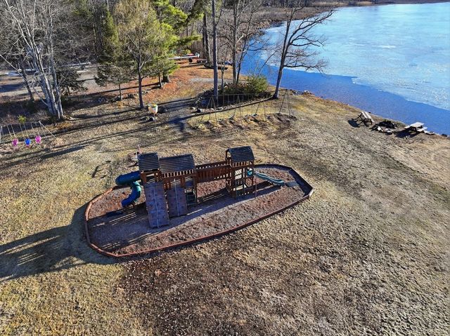 37 Woodlawn Dr, Sturbridge, MA 01566