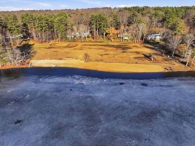37 Woodlawn Dr, Sturbridge, MA 01566