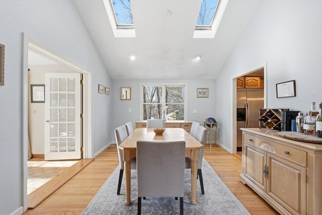 37 Woodlawn Dr, Sturbridge, MA 01566