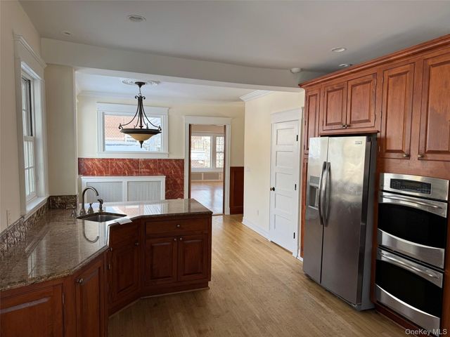 19 Lanark Road, Yonkers, NY 10705