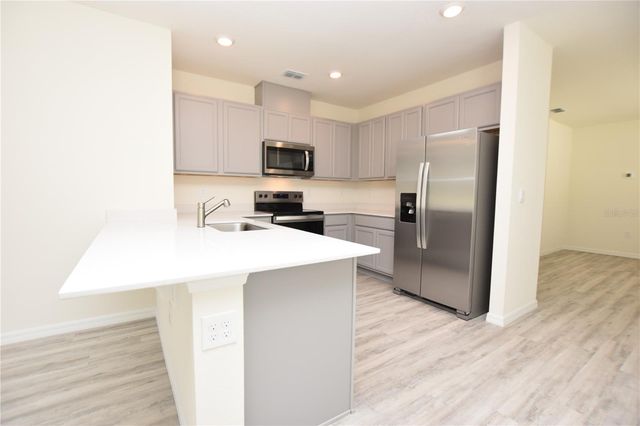 8383 MADRID STREET, Lakeland, FL 33810