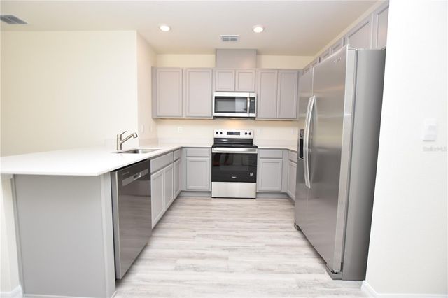 8383 MADRID STREET, Lakeland, FL 33810