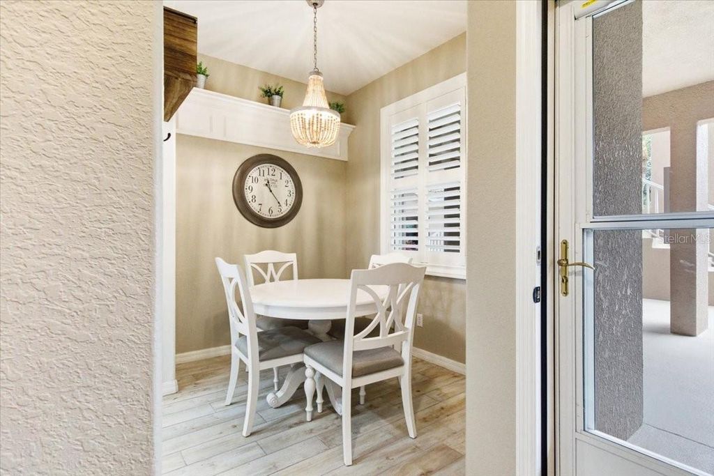 Image 12 of property listing at 923 FAIRWAYCOVE LANE 103, Bradenton, FL 34212