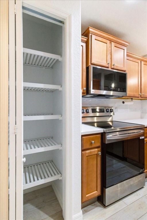 Image 13 of property listing at 923 FAIRWAYCOVE LANE 103, Bradenton, FL 34212