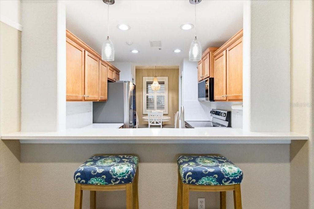 Image 14 of property listing at 923 FAIRWAYCOVE LANE 103, Bradenton, FL 34212