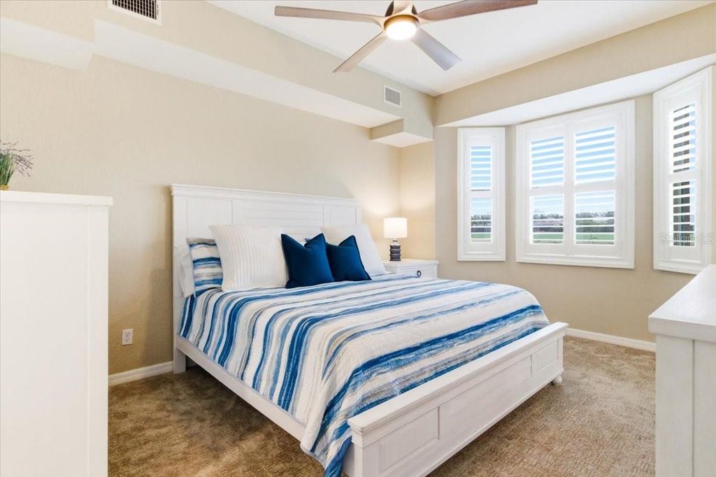 Image 21 of property listing at 923 FAIRWAYCOVE LANE 103, Bradenton, FL 34212