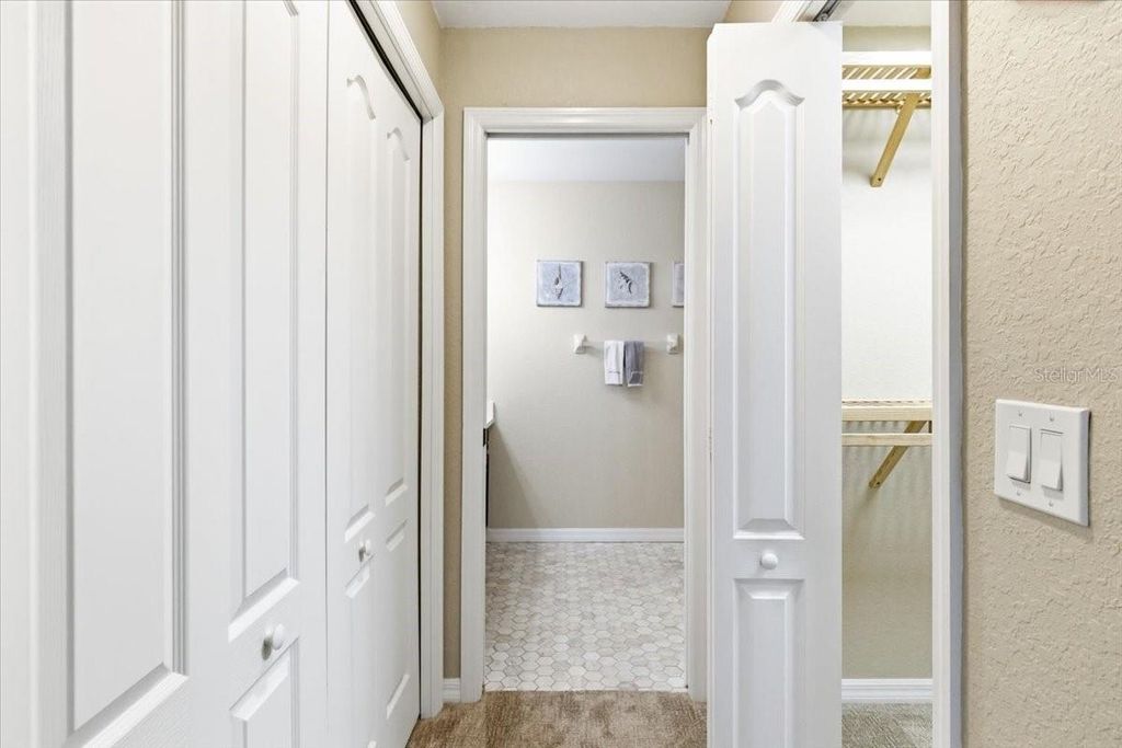 Image 26 of property listing at 923 FAIRWAYCOVE LANE 103, Bradenton, FL 34212