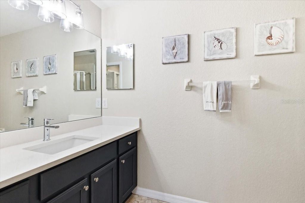 Image 29 of property listing at 923 FAIRWAYCOVE LANE 103, Bradenton, FL 34212