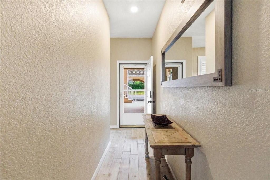 Image 4 of property listing at 923 FAIRWAYCOVE LANE 103, Bradenton, FL 34212