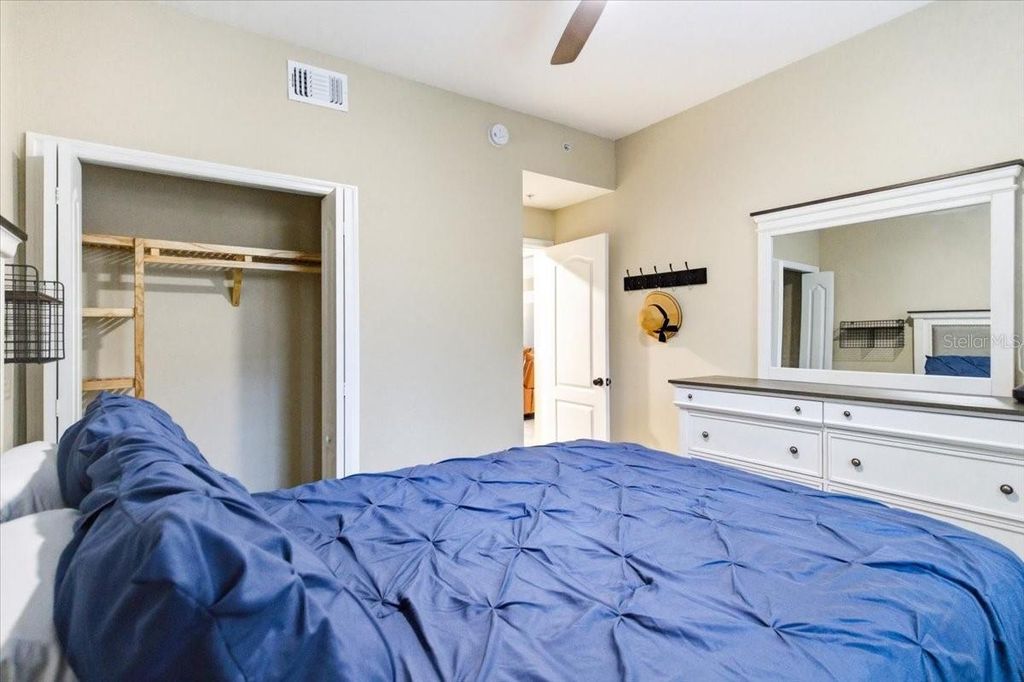 Image 32 of property listing at 923 FAIRWAYCOVE LANE 103, Bradenton, FL 34212