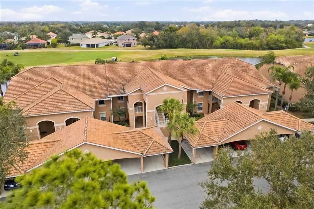 Image 37 of property listing at 923 FAIRWAYCOVE LANE 103, Bradenton, FL 34212