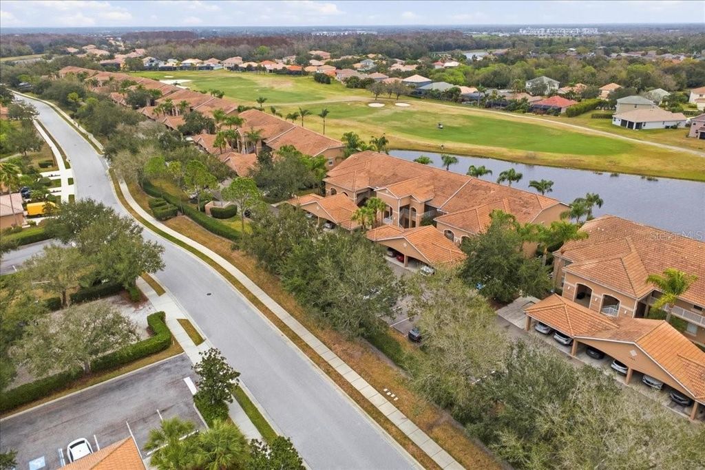 Image 38 of property listing at 923 FAIRWAYCOVE LANE 103, Bradenton, FL 34212