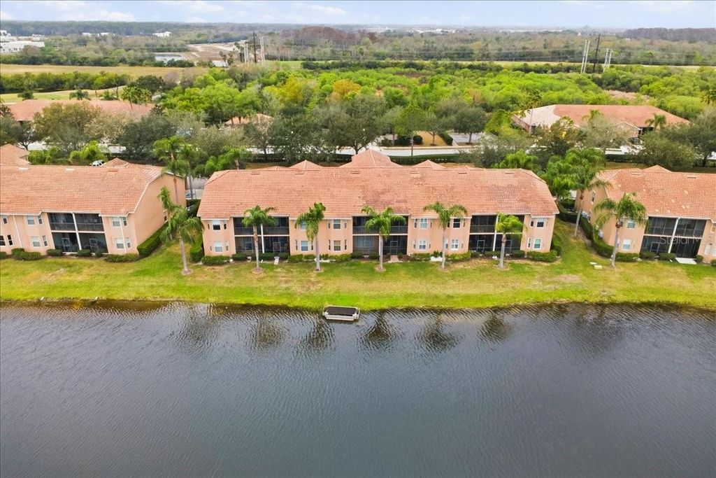 Image 40 of property listing at 923 FAIRWAYCOVE LANE 103, Bradenton, FL 34212